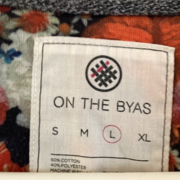 on the byas Sweat Shirt - Picture 4 of 5